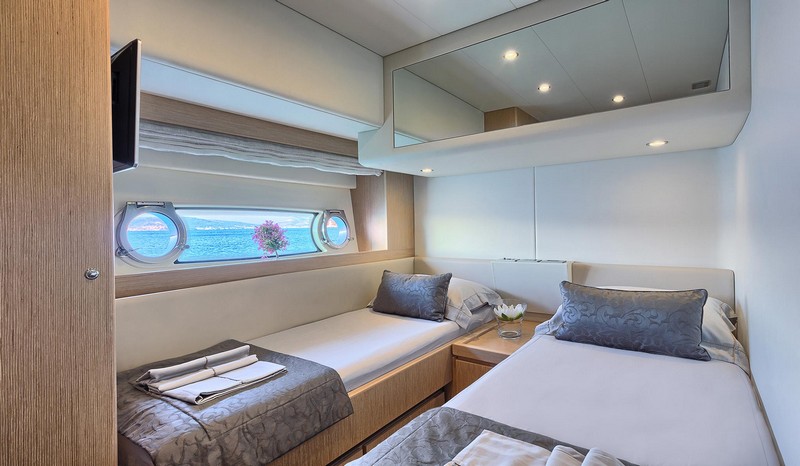 15684290867700098_luxury-yacht-charter-croatia-ferretti-620-kimon-18