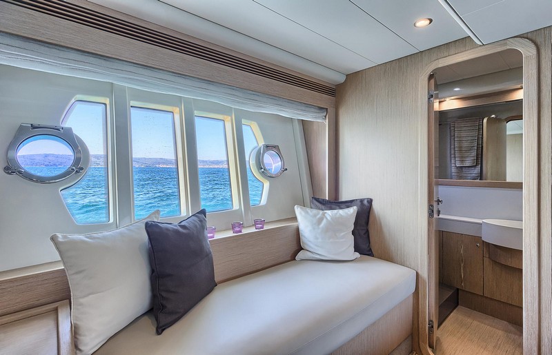 15684320867700098_luxury-yacht-charter-croatia-ferretti-620-kimon-19